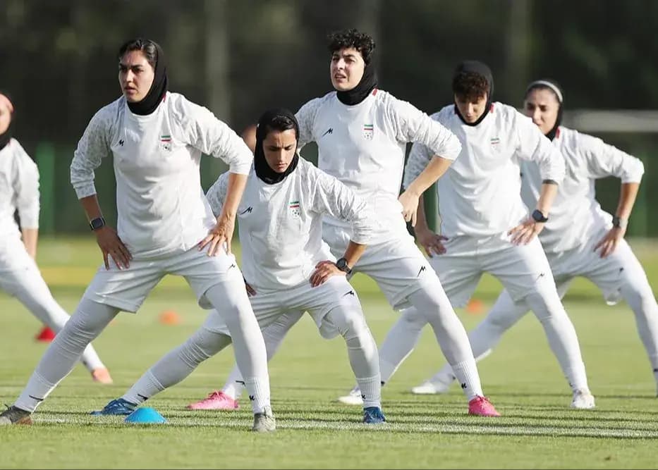 اولین دورهمی دختران ملی‌پوش بعد از جنگ (عکس)