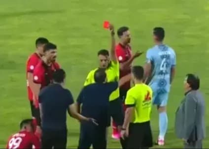 ترک ورزشگاه، واکنش تند خداداد به اخراج!