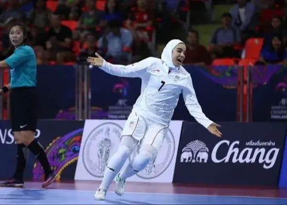 فرشته پرسپولیس: بازخوانی ترانسفرهای سالن به چمن