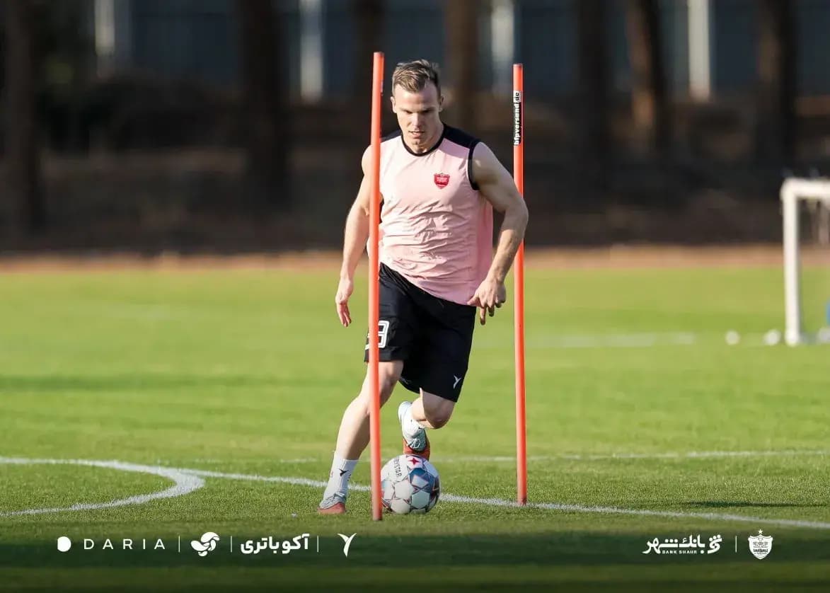 مدافع خارجی پرسپولیس بالاخره آفتابی شد! (عکس)